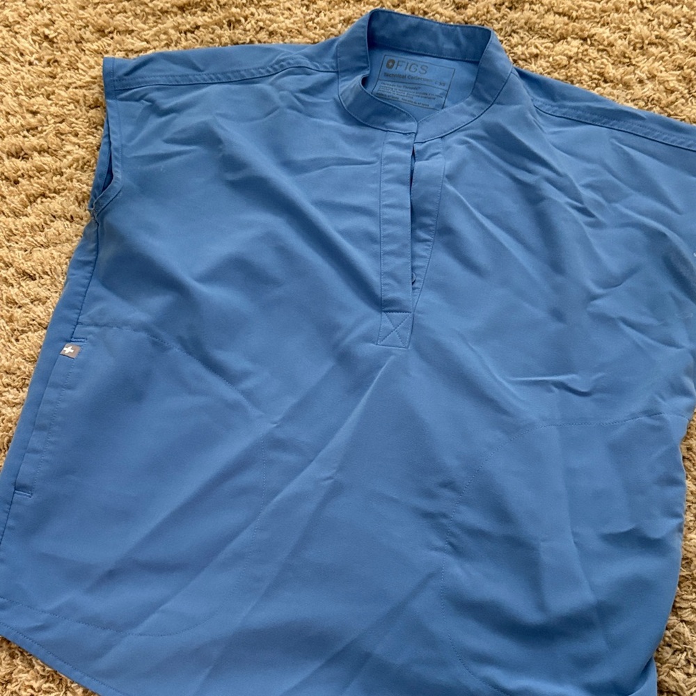 Figs women’s  Button Down Shirt